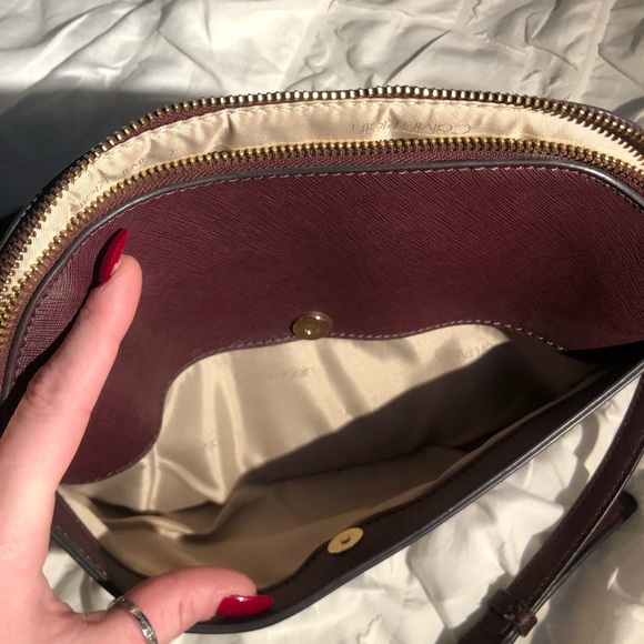 Calvin Klein Saffiano Burgundy Crossbody Chain Bag - Picture 3 of 5